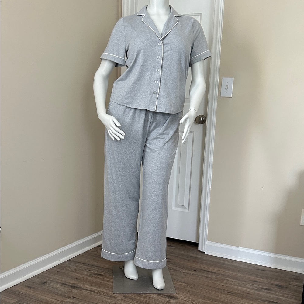 Forever 21 Women's Gray Pajama Set Size Large